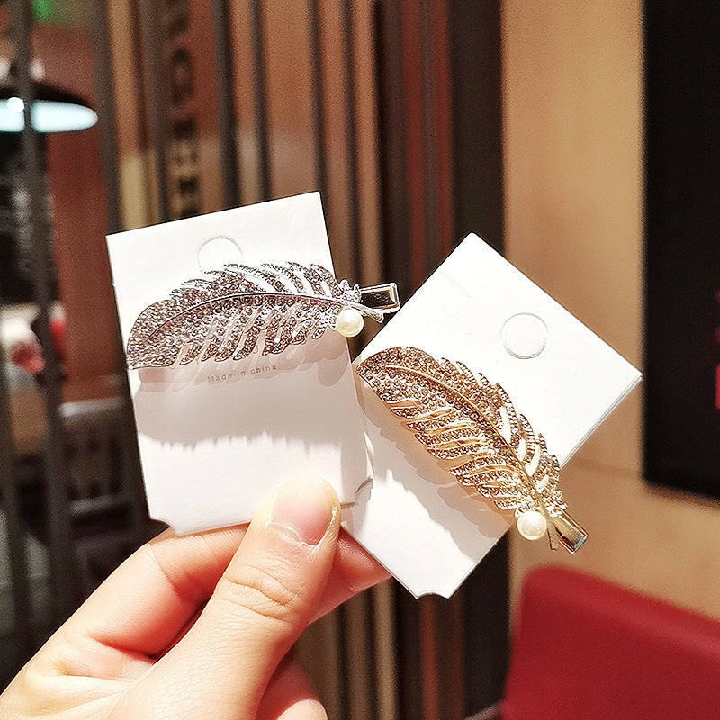 Metal Duckbill Clip – Pearl Feather Design