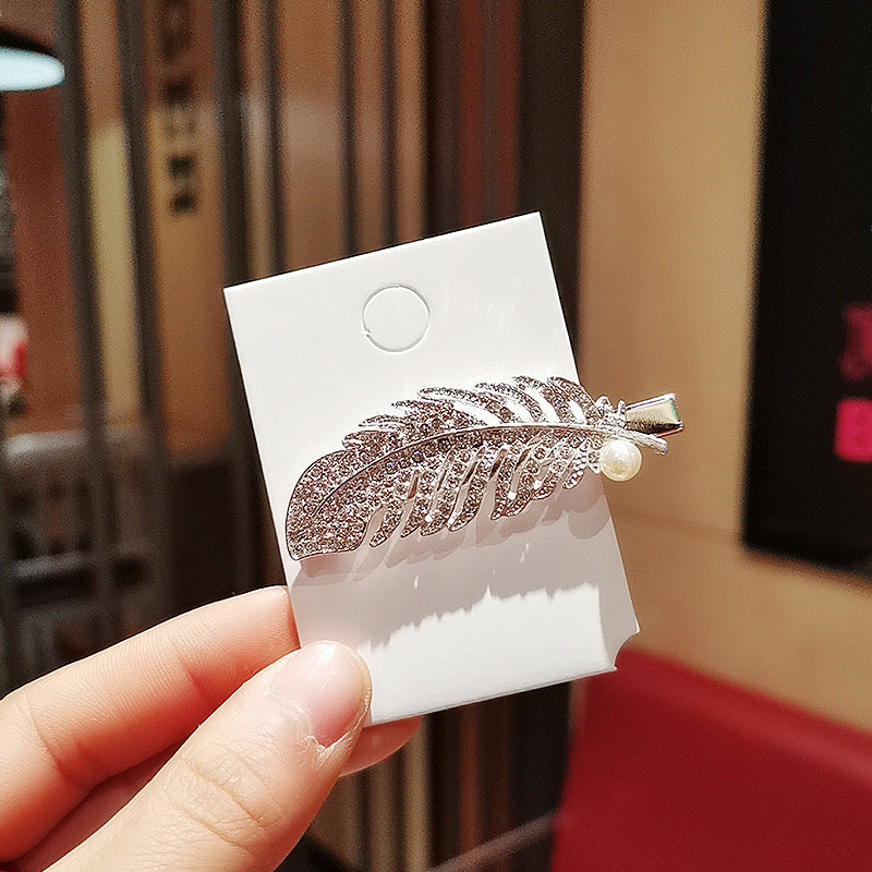 Metal Duckbill Clip – Pearl Feather Design