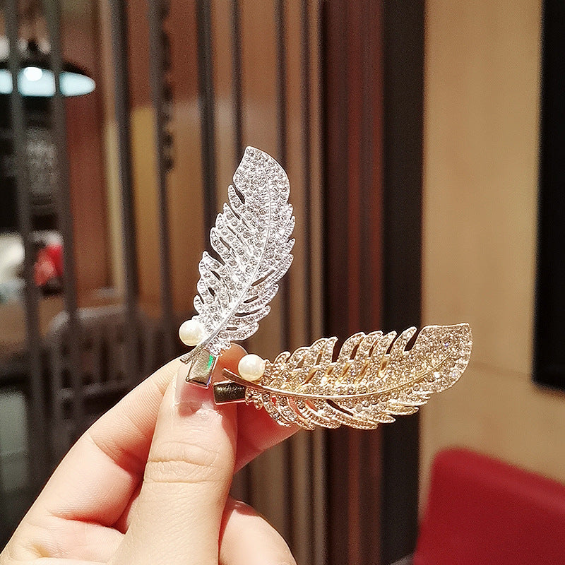 Metal Duckbill Clip – Pearl Feather Design