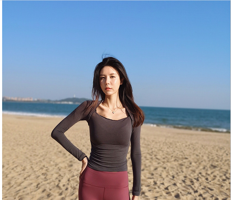 fitness clothes / yoga clothes