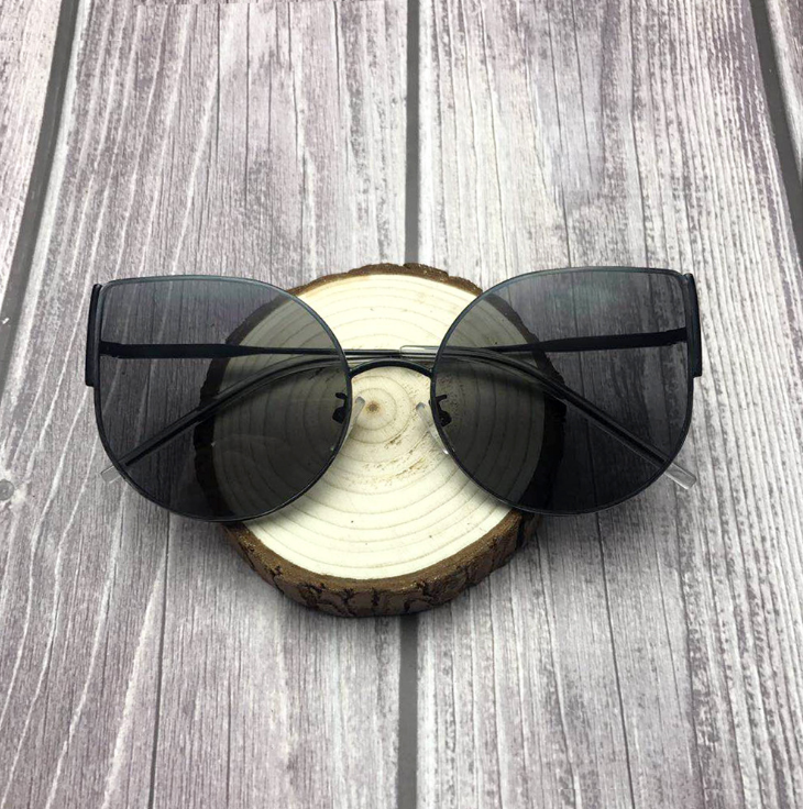 Korean Qin Hao with sunglasses